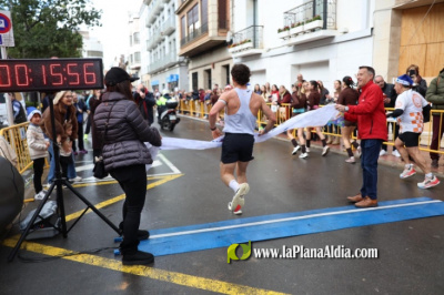 Burriana logra un lleno absoluto en la San Silvestre: 600 corredores inscritos y ambiente festivo