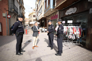 La Polic�a Local y la Guardia Civil detienen a tres personas tras frustrar un robo con fuerza en un comercio de Burriana