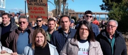 Manifestacin en la Ribera de Cabanes para defender los derechos de los propietarios de viviendas en Torre la Sal