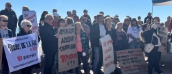 Vecinos de Torre de la Sal protestan para proteger su patrimonio