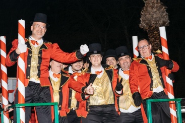 Participativo desfile de Carnaval en El Grao de Castellón