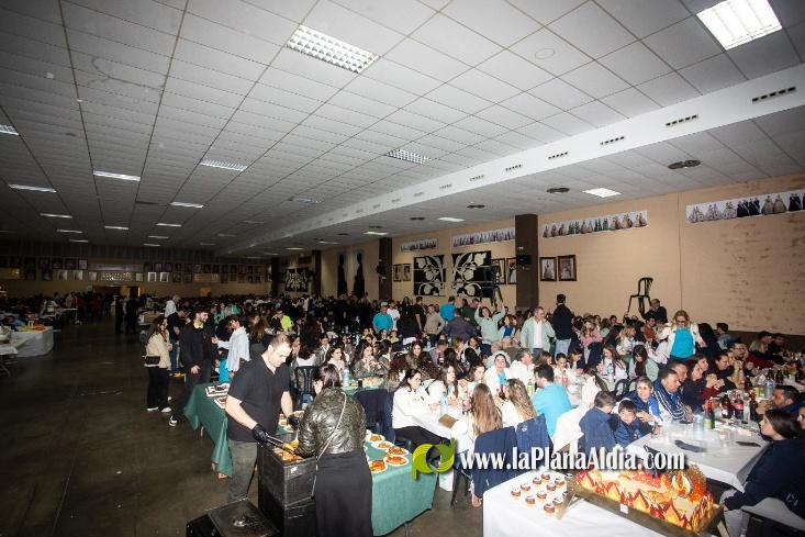 M?s de mil fallers celebren el tradicional 'Pa i Porta Faller' a Burriana
