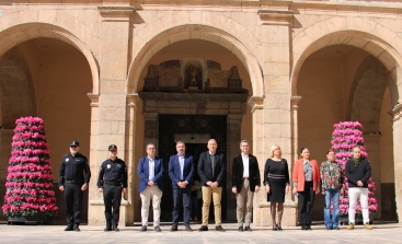 Minuto de silencio en la Plaza Mayor en memoria de las víctimas del terrorismo