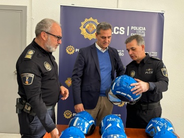 El Departament de Seguretat i Emergncies refora la protecci de la policia local amb l'adquisici d'11 cascos per als espectacles pirotcnics