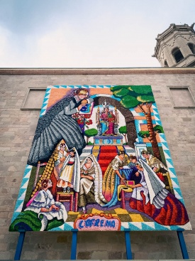 La Basílica del Salvador luce el tapiz de las Fallas 2025 obra de Juan Dualde
