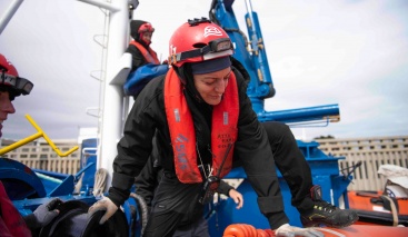 El barco de rescate Aita Mari listo para partir a la misión en el Mediterráneo desde Valencia