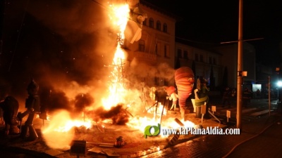 'La Cremà' despide las fallas 2025 y abre el nuevo ciclo fallero