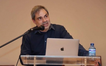 Miquel Àngel Lledó presenta un pòster en Denver sobre la independència de la llengua valenciana