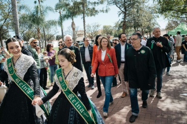 L'alcaldessa de Castelló visita el XXXIV Concurs de Paelles Intercolla