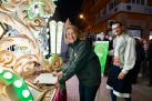 Visita de la alcaldesa y las Reinas de las Fiestas a la Gaiata 6 Farola Ravalet, tras la accidentada visita matinal con Mazn