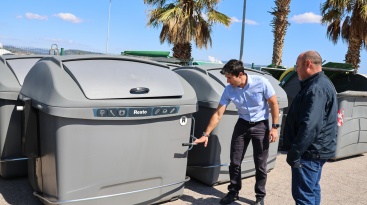 Onda i Reciplasa instal·len 10 contenidors adaptats per millorar l'accessibilitat de tots els veïns