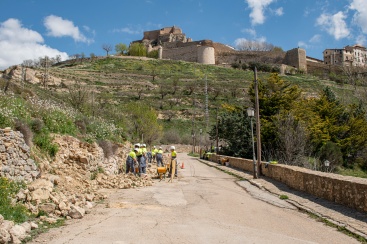El Ayuntamiento de Morella reconstruye los portillos del muro del camino desde Morella hasta la Puritat