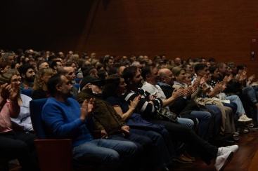 Luis Piedrahita pone en pie al Teatro Payá con 'Apocalípticamente correcto'