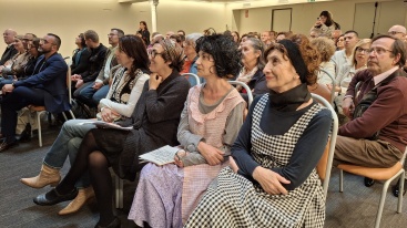 Presentan el libro 'Al amparo de árboles embrujados' en el Teatro Tagoba