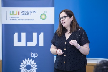 La Cátedra bp de Medio Ambiente Industrial analiza estrategias de sostenibilidad en la industria farmacéutica
