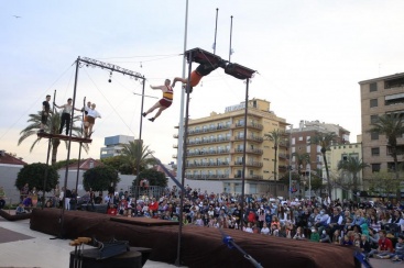 Inicio del Festival Grau de Circ en el distrito marítimo de Castellón