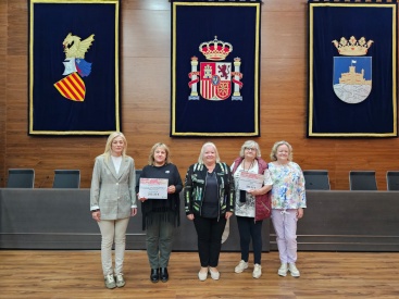 Ayuntamiento de Oropesa del Mar entrega cheques solidarios a asociaciones locales
