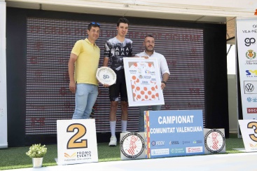 Mario Silva gana la 77 edición del Gran Premio Vila-real en una carrera muy difícil de controlar
