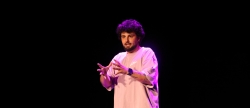 Juan Amodeo triunfa con su monlogo en el Teatro Mnaco de Onda