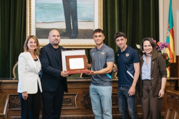 El Ayuntamiento de Castellón recibe al CD Castellón B tras su histórico ascenso a 2ª RFEF