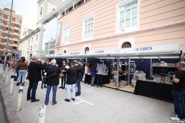 Burriana inaugura la Fira del Llibre 2025 con siete nuevas casetas y una amplia programación cultural