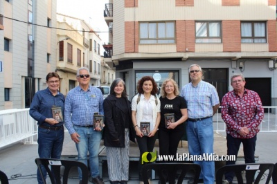El mundo cultural rinde homenaje al escritor Joan Pla en la Feria del Libro 2025