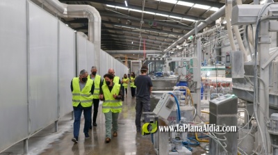Ballester destaca el compromiso de LivingCeramics con la innovación, el diseño y el empleo de calidad en Onda