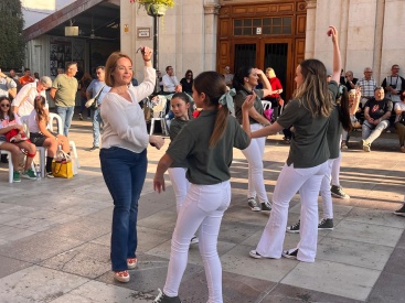 La Plaza Mayor honra la tradición del `Ball Perdut' en su XVI edición