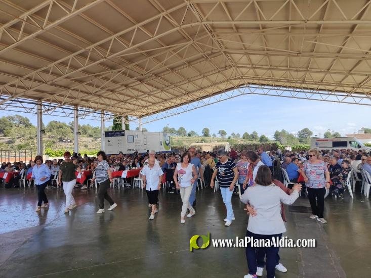 Cerca de mil jubilados celebran San Isidro en Alcora gracias al ayuntamiento y la caja rural 