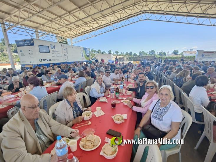 Cerca de mil jubilados celebran San Isidro en Alcora gracias al ayuntamiento y la caja rural 