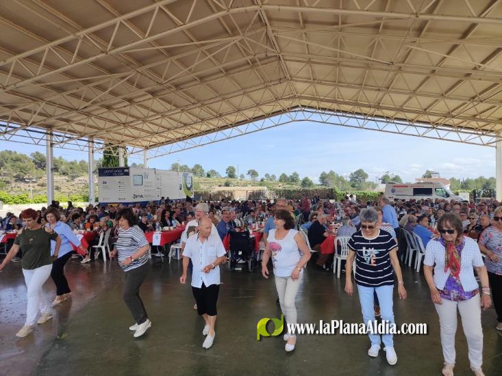 Cerca de mil jubilados celebran San Isidro en Alcora gracias al ayuntamiento y la caja rural 