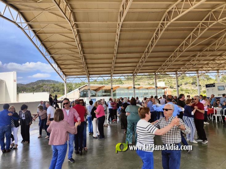 Cerca de mil jubilados celebran San Isidro en Alcora gracias al ayuntamiento y la caja rural 