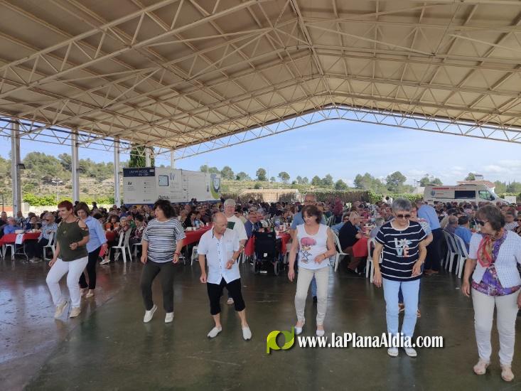 Cerca de mil jubilados celebran San Isidro en Alcora gracias al ayuntamiento y la caja rural 