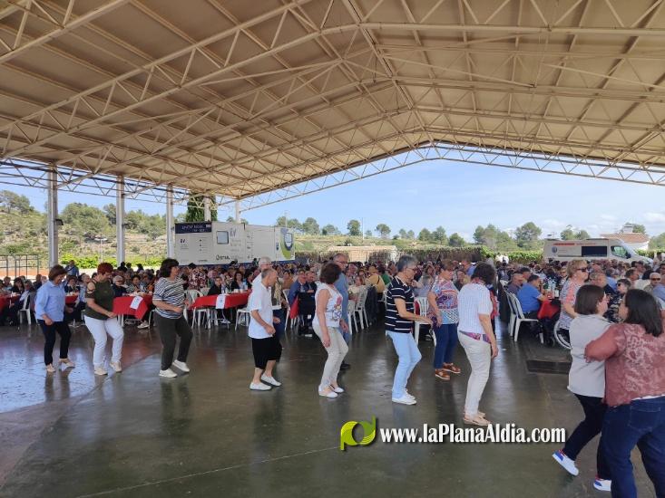 Cerca de mil jubilados celebran San Isidro en Alcora gracias al ayuntamiento y la caja rural 