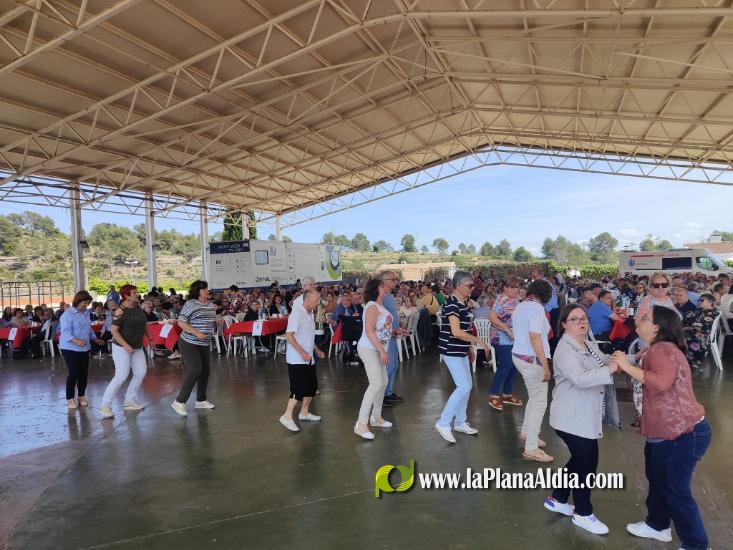 Cerca de mil jubilados celebran San Isidro en Alcora gracias al ayuntamiento y la caja rural 