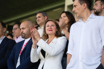 La alcaldesa apoya al CD Castellón en un crucial partido