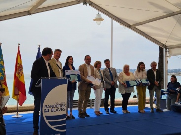 Torreblanca bate récords en recogida de Banderas Azules