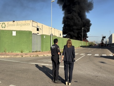 Incendio en una nave industrial de Almassora activa Cecopal urgente
