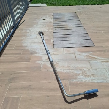 Actos vandálicos en la piscina municipal de Geldo