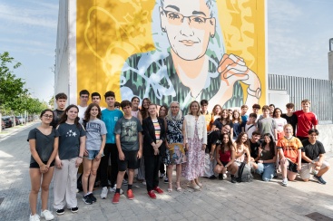 Eva Nogales inaugura su mural de Dones de Ciència en Valencia