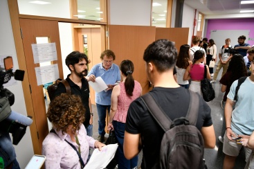 Estudiantes de la PAU en València comentan editorial sobre José Bretón y enfrentan desafíos por la dana