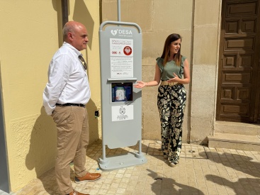 El Ayuntamiento de Elche instala 40 desfibriladores semiautomáticos de carga solar en espacios públicos