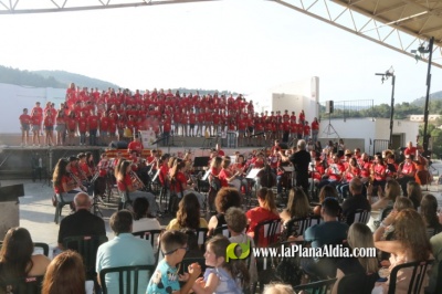 L'Escola Canta 2025 llena la Pista Jardín de Alcora
