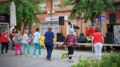 Onda amplía la oferta de ocio entre sus mayores con el ciclo 'Vesprades de balls' en la Plaza España