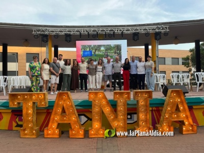 Tania Baños vuelve a llenar la plaza del Parque con la celebración de sus 10 como alcaldesa