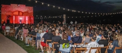 El ciclo ntims al Castell conquista al pblico con el humor del monologuista ngel Martn