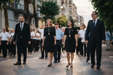 La Ofrenda floral y la procesion maritima culminan el dia de Sant Pere en el Grao de Castellon