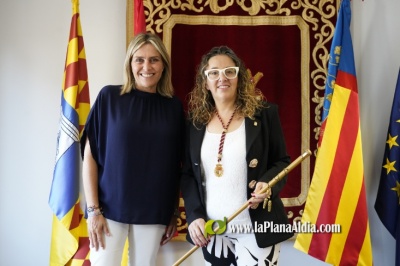 Marta Barrachina arropa a Ana Belén Carratalá en su investidura como nueva alcaldesa de La Vilavella