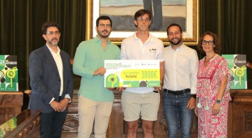 El ayuntamiento de Castell y Ecovidrio premian a la colla Muchamiel por fomentar el reciclaje de vidrio