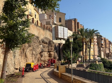 L'Alcora actua en el talud del passeig de Baix la Vila para garantizar la seguridad y preservar el patrimonio historico
